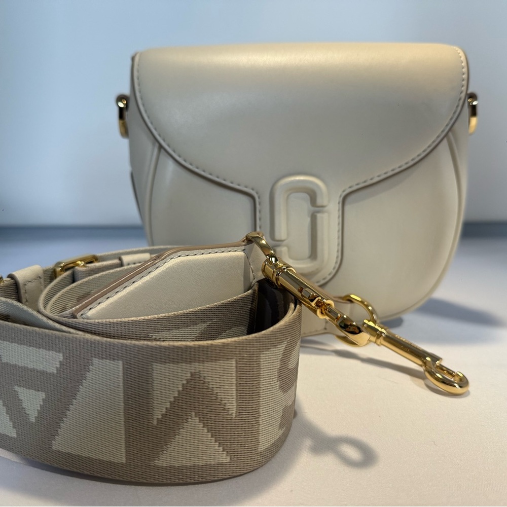 MARC JACOBS
The J Marc Small leather saddle bag